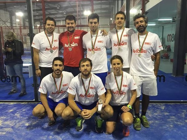 Equipa de Padel que representou o CETLeiria, sagrou-se Vice Campeão Nacional em Masculinos 2 e conquistou o 3º lugar no Campeonato Nacional Absoluto da modalidade, patrocinada pela AVIBOM\\n\\n03/12/2015 18:03